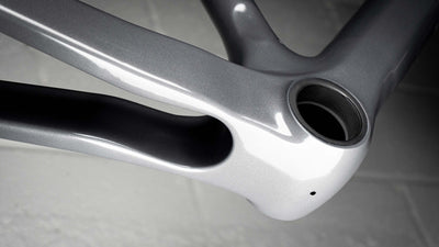 INTEGRALLY THREADED CARBON BOTTOM BRACKET